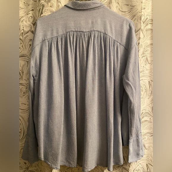 EUC Free People Blue White Flowy Button Down top with bell cuff Size XS - Picture 10 of 10